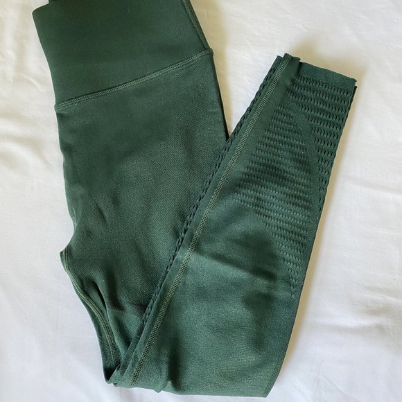 Fabletics Matching Workout Set (Leggings+Sports Bra) - Picture 5 of 6